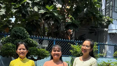 Ba cô giáo (từ trái qua): Như Sương, Như Thủy, Như Vũ.
