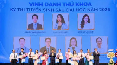 Nhà trường tuyên dương các thủ khoa đầu vào kỳ tuyển sinh sau đại học năm học 2026-2027.