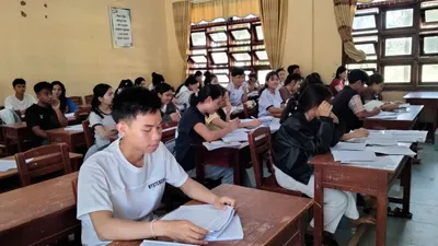Học sinh Trường THPT Nguyễn Văn Trỗi (xã La Dêê, TP Đà Nẵng) tự học có hướng dẫn vào các buổi 