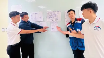 Thí sinh thi trắc nghiệm trực tuyến tại hội thi tay nghề. ẢNH: HỒNG ĐÀO
