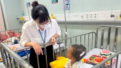 Bé trai 2 tuổi bị bạo hành đang hồi phục và dần ổn định tâm lý