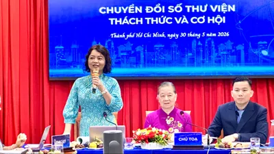 TS Thái Thu Hoài, Phó Trưởng khoa Thư viện và Xuất bản (Trường ĐH Văn hóa TPHCM), phát biểu đề dẫn tại hội thảo
