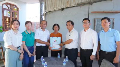 Đoàn đã tới thăm hỏi, động viên gia đình có người tử vong do tai nạn lao động.