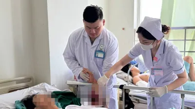 Bệnh nhân đã hồi phục và đang tập phục hồi chức năng.