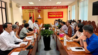 Đoàn khảo sát Sở Y tế làm việc với lãnh đạo phường Bà Rịa về công tác khám sức khoẻ toàn dân