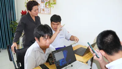 "Đôi mắt" công nghệ dẫn lối người khiếm thị