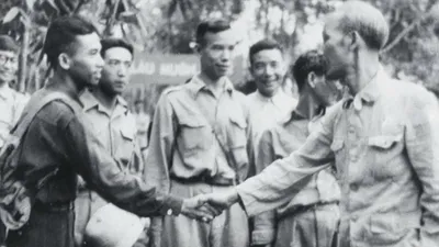 Nhà báo Từ Giấy: Giáo sư Y học - Ngòi bút xuất sắc của quân đội