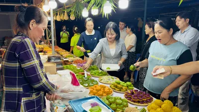 Sôi động hội chợ mùa thu tại phường Phú Lâm