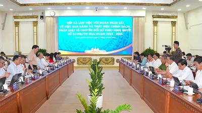 Đoàn Giám sát chuyên đề của Ủy ban KHCN-MT của Quốc hội làm việc với UBND TP. Ảnh: QUANG HUY
