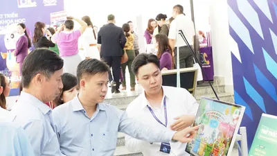 Cán bộ quản lý trường học tại TPHCM tham gia hội nghị chia sẻ kinh nghiệm dạy học tiếng Anh bằng phương pháp thực nghiệm