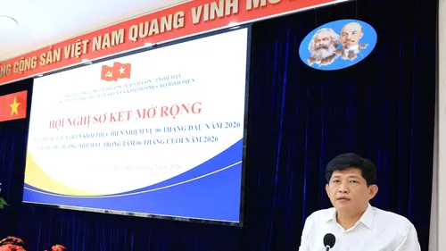 Ông Nguyễn Hữu Nghĩa, Bí thư Đảng ủy, Chủ tịch Hội đồng Thành viên SATRA phát biểu tại Hội nghị