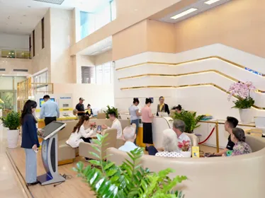 Khách hàng giao dịch tại Nam A Bank