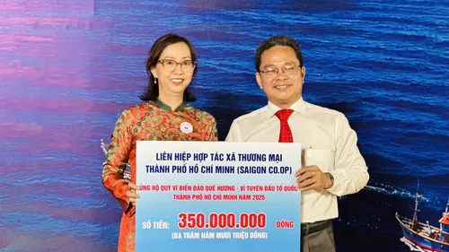 Saigon Co.op trao 350 triệu đồng ủng hộ Quỹ “Vì biển đảo quê hương - Vì tuyến đầu Tổ quốc” TPHCM năm 2026, góp thêm nguồn lực chăm lo cán bộ, chiến sĩ và người dân nơi biên giới, biển đảo.