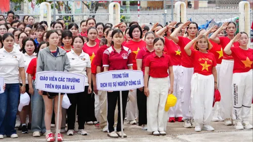 Gia Lai: Hàng trăm cán bộ, chiến sĩ, người trẻ đi bộ “Cùng Việt Nam tiến bước”