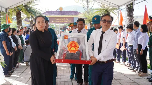 Quảng Ngãi: Tiễn đưa 9 hài cốt liệt sĩ từ xã Đặng Thùy Trâm về Nghĩa trang liệt sĩ Ba Động