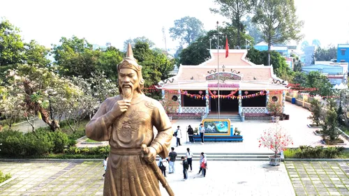 Tượng Lễ Thành hầu Nguyễn Hữu Cảnh tại di tích đền thờ ở TP Đồng Nai