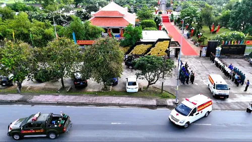 Các phương tiện vận chuyển mẫu hài cốt đến sân bay Tân Sơn Nhất