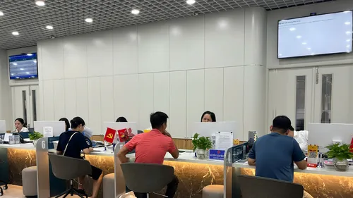 Khai thác dữ liệu liên thông sẽ giúp người dân, doanh nghiệp giảm đáng kể thời gian khi làm thủ tục hành chính ở khu vực Sở Xây dựng TP Đà Nẵng. Ảnh: XUÂN QUỲNH