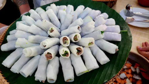 Phở cuốn Hà Nội, món mới được chế biến từ các nguyên liệu của Phở truyền thống. Ảnh: THU HÀ
