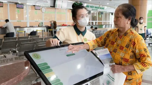 Kiosk tiếp đón tự động tại Bệnh viện Đa khoa Sóc Trăng