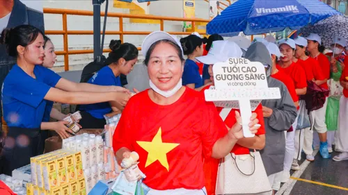 Vinamilk Sure đồng hành chăm sóc sức khỏe người cao tuổi