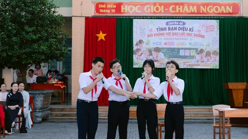 Tình huống bạo lực học đường được học sinh Trường THCS Kim Đồng tái hiện chân thực.