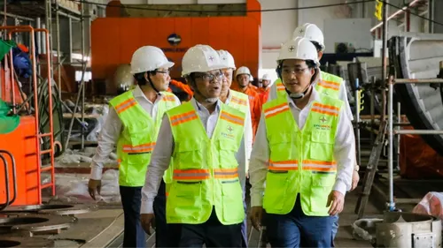 Ông Lê Văn Danh, Tổng Giám đốc EVNGENCO3, kiểm tra công trường đại tu tổ máy S1 - Nhà máy điện Vĩnh Tân 2