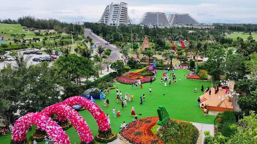 Đặc sắc lễ hội "Ngàn hoa về phố biển" ở bán đảo Phương Mai