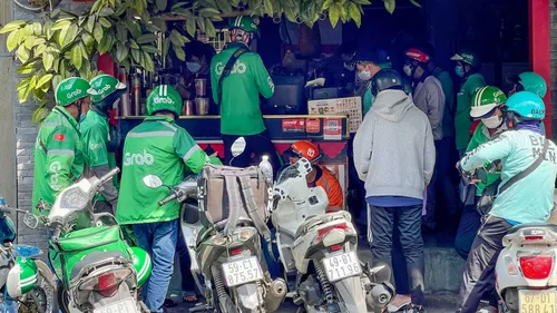 Tài xế xe công nghệ cần “tấm lưới” an sinh