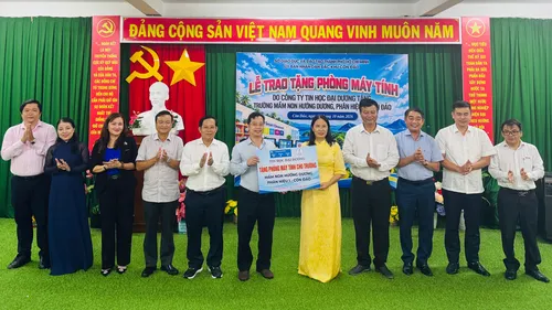 Đưa công nghệ đến gần giáo viên, học sinh Côn Đảo