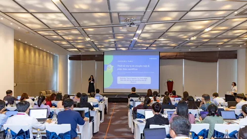 Cán bộ quản lý, giáo viên các trường học tham gia tập huấn về ứng dụng công nghệ số vào quản lý và dạy học trong tháng 8-2026