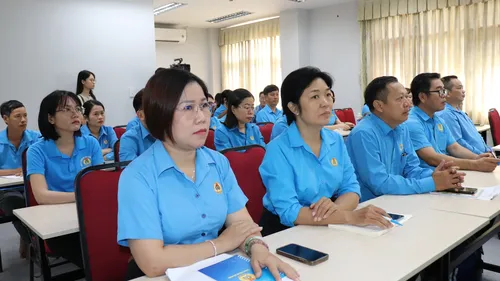 Cán bộ công đoàn cơ sở tham gia lớp bồi dưỡng “Lý luận và nghiệp vụ công tác công đoàn”