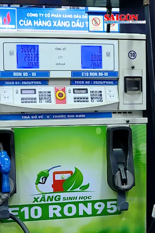 Ngày 29-5, Bộ Công thương phát hành Cẩm nang sử dụng xăng E10, nhằm cung cấp thông tin về lợi ích, cách sử dụng và những lưu ý đối với người tiêu dùng khi sử dụng loại nhiên liệu này.