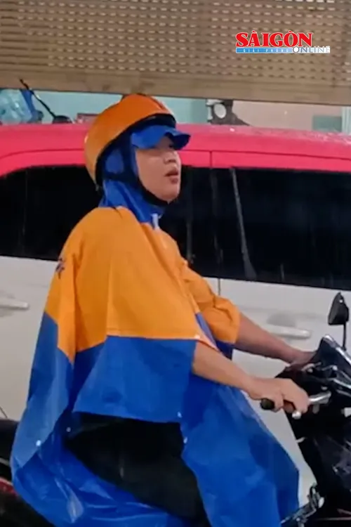 Chiều 11-6, nhiều khu vực tại TPHCM và Nam bộ xuất hiện mưa dông diện rộng. Nhiều địa điểm ở TPHCM có mưa to kèm mây dông phát triển mạnh.