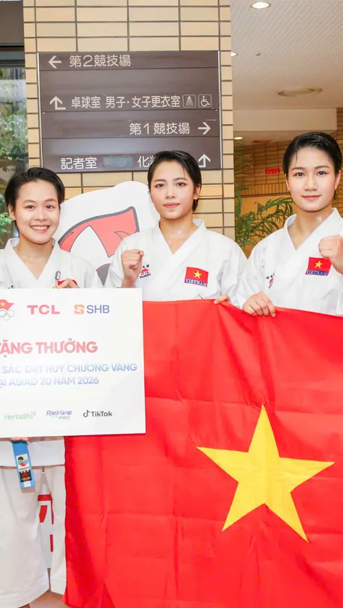 Đội tuyển karate nữ được thưởng nóng sau khi đoạt HCV đầu tiên tại ASIAD 20