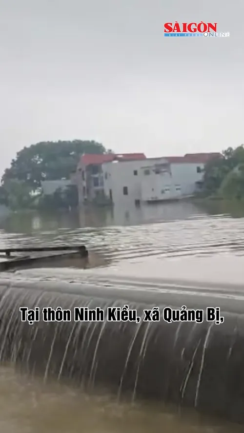 Hà Nội: Lũ tràn vào nhà dân ở xã Quảng Bị, có nơi ngập khoảng 1m