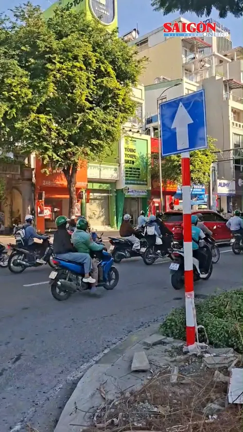 TPHCM: Giao thông tại nút giao đường Nguyễn Thị Minh Khai và Cách Mạng Tháng Tám sáng 12-10