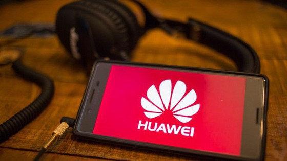 Huawei is reportedly giving staff $286m in bonuses for sticking through US ban