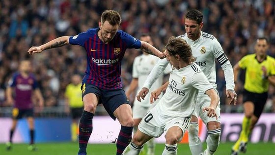 Barca và Real Madrid từ chối dời Siêu kinh điển từ Camp Nou sang Bernabeu