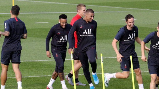 Kylian Mbappe kịp trở lại trận đấu với Nice