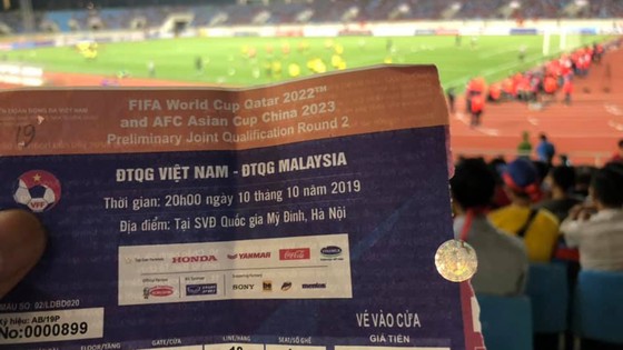 Khổ sở vì vé