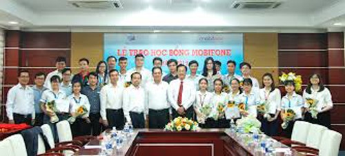 25 sinh viên Đại học Quốc gia TPHCM nhận học bổng Mobifone 2019