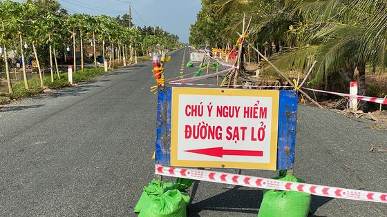 Tuyến đường Tắc Thủ - Vàm Đá Bạc (đoạn Co Xáng- Vàm đá Bạc) bị sụp lún nghiêm trọng