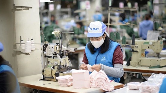 Vinatex huy động thêm hàng loạt “nhà may” lớn để tung ra 5-6 triệu khẩu trang kháng khuẩn