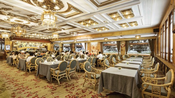 Ưu đãi dịch vụ 5 sao tại Rex Hotel Saigon
