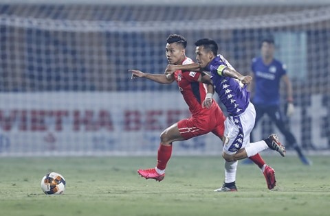 Văn Quyết thi đấu nổi bật trong chiến thắng cách biệt của CLB Hà Nội. Ảnh: Minh Hoàng.