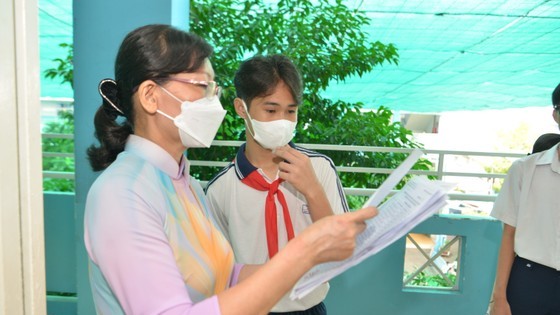 Over 96,000 students in HCMC take literature test for 10th-grade entrance exam