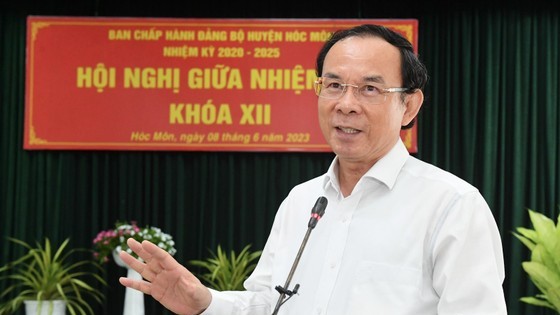 Secretary of the HCMC Party Committee Nguyen Van Nen speaks at the event. (Photo: SGGP)