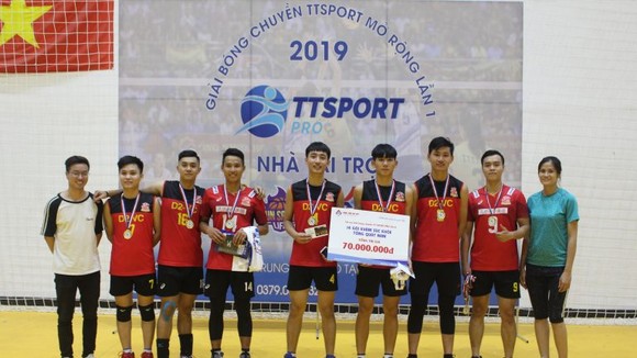 Đội D2VC trở thành nhà vô địch đầu tiên của giải đấu.