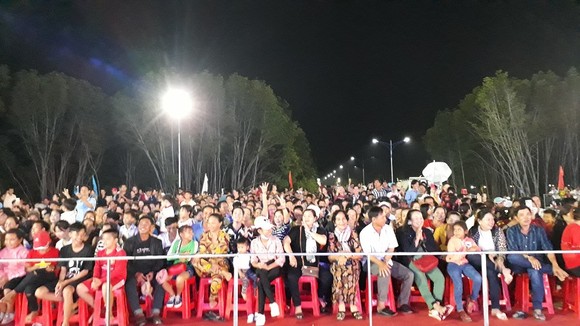 Người dân Đất Mũi ủng hộ tuyển U22 Việt Nam